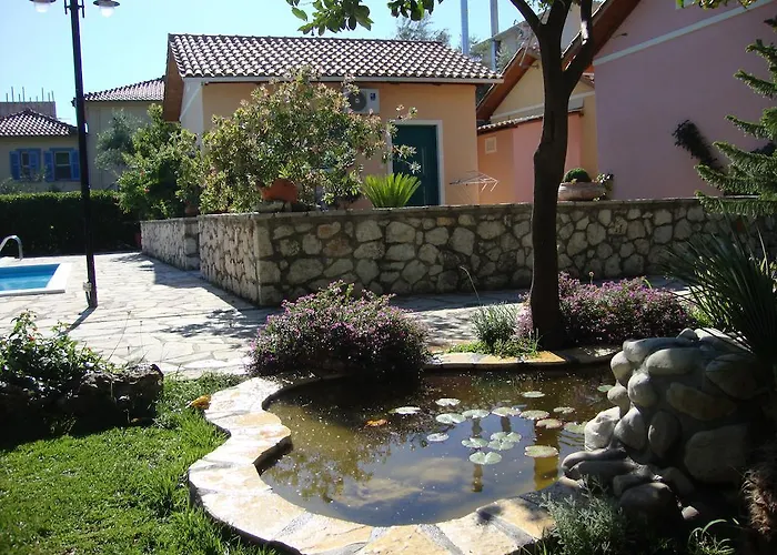 مكان تخييم Village Episkopos نِكيانا